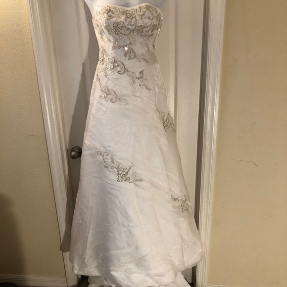 NEW SEQUIN EMBROIDERED WEDDING DRESS - Picture 7 of 8